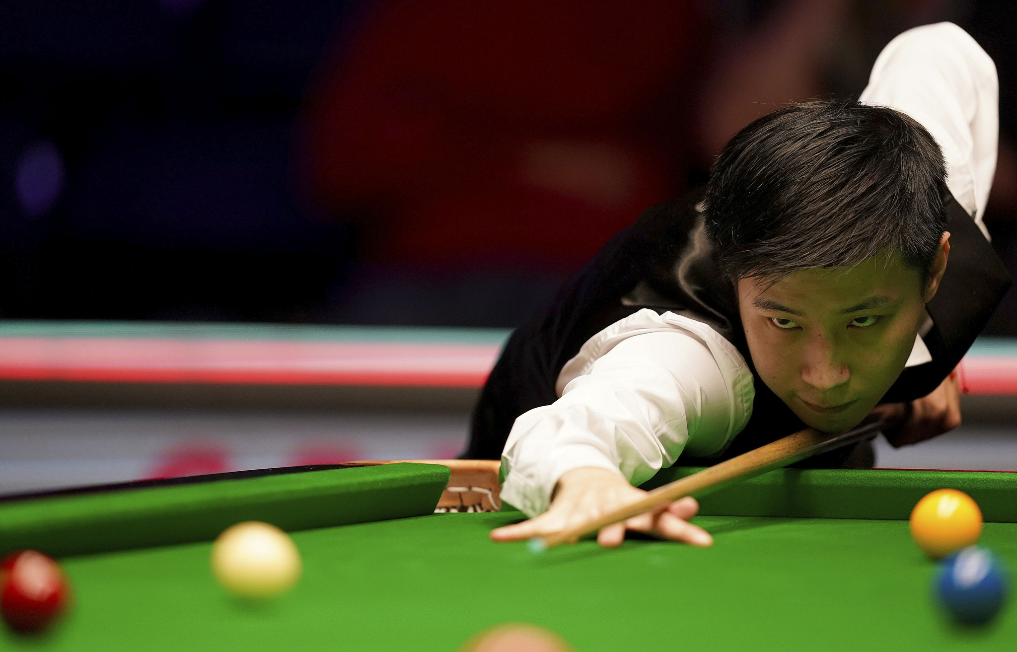 足以吸引两 足以吸引两